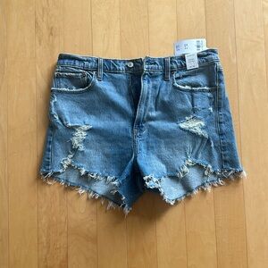 New with tags. Size 31/12 abercrombie high rise mom short